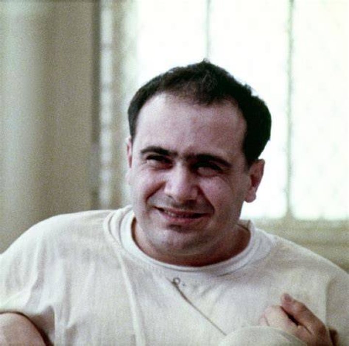 A young danny devito is the wedding celebrant Danny devito, Actors, Classic movie stars