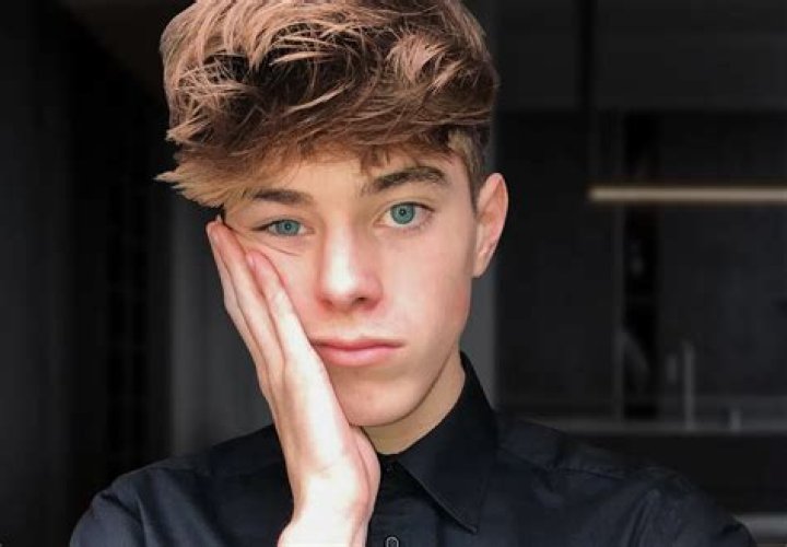 Ben Azelart Bio, Wiki, Net Worth, Dating, Girlfriend, Age, Height