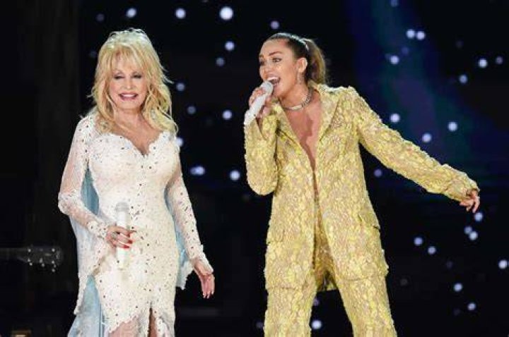 Dolly Parton (L) and Miley Cyrus perform onstage during the 61st Annual GRAMMY Awards at Staples Center. | Photo: Getty Images